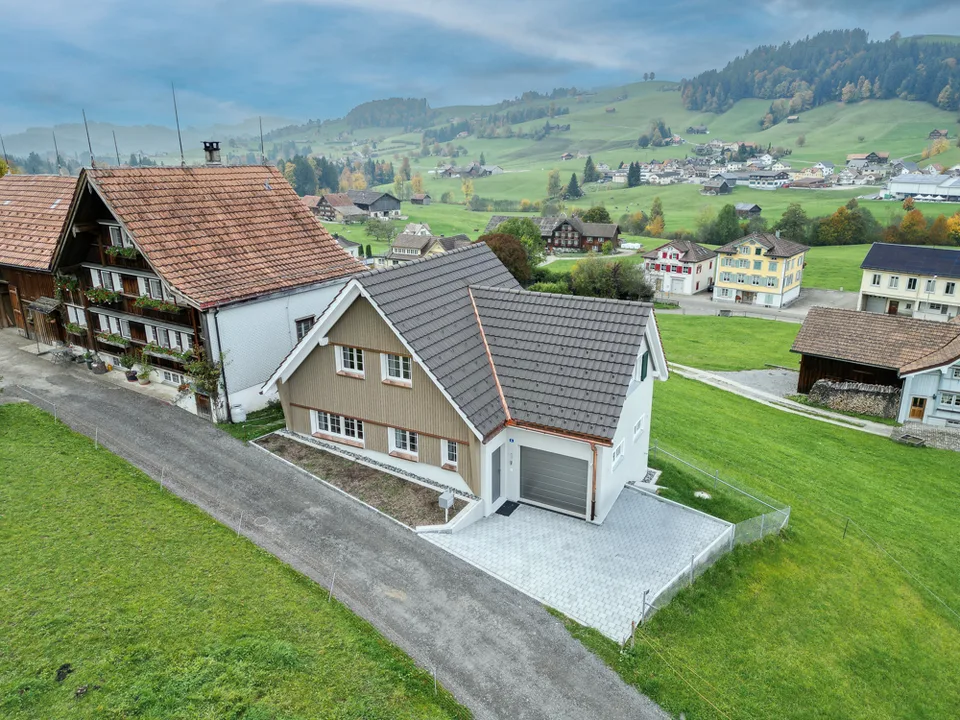 Moderner Neubau inmitten der Appenzeller Hügellandschaft