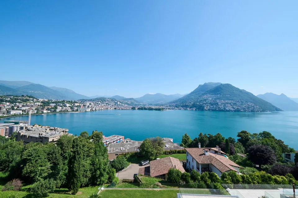Best lake-view Penthouse in prestigious building
