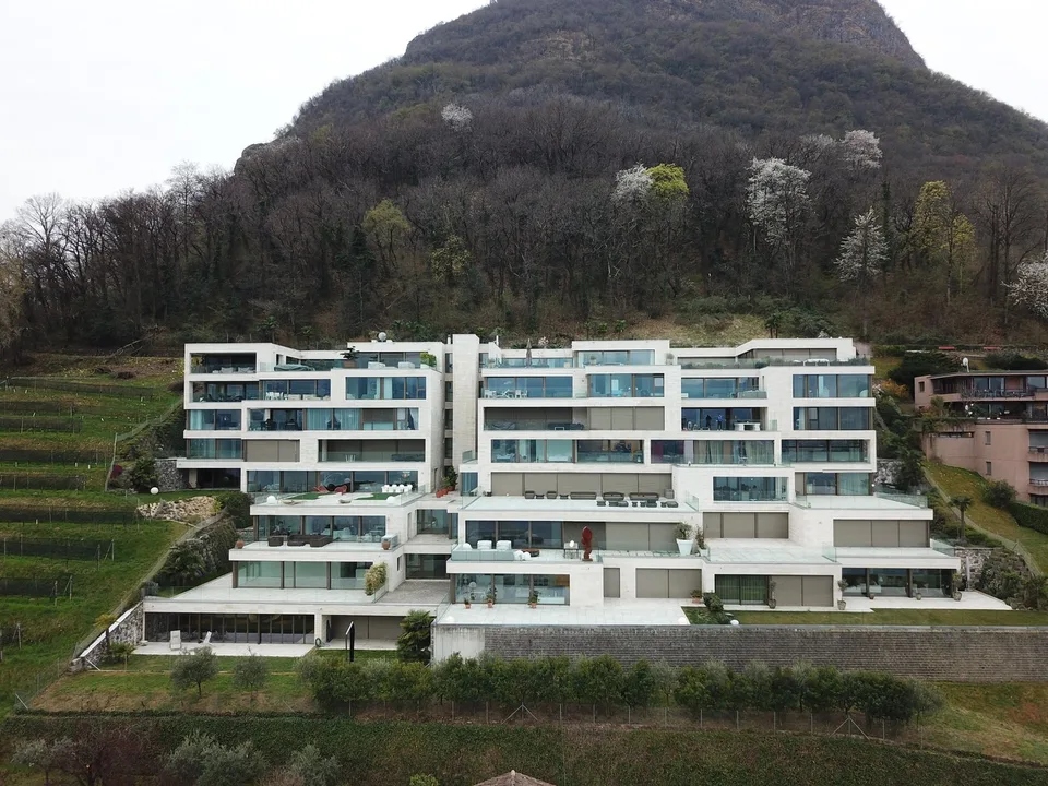 Best lake-view Penthouse in prestigious building