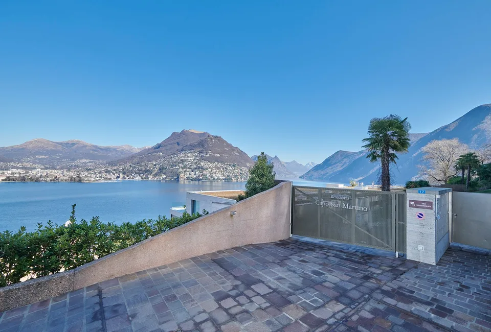 Best lake-view Penthouse in prestigious building