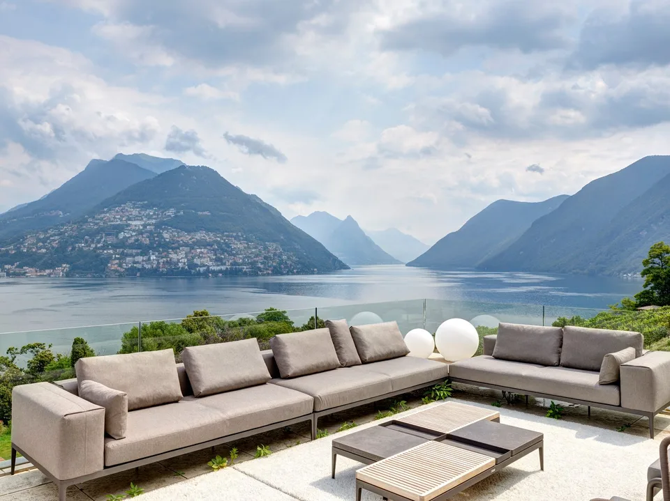 Best lake-view Penthouse in prestigious building