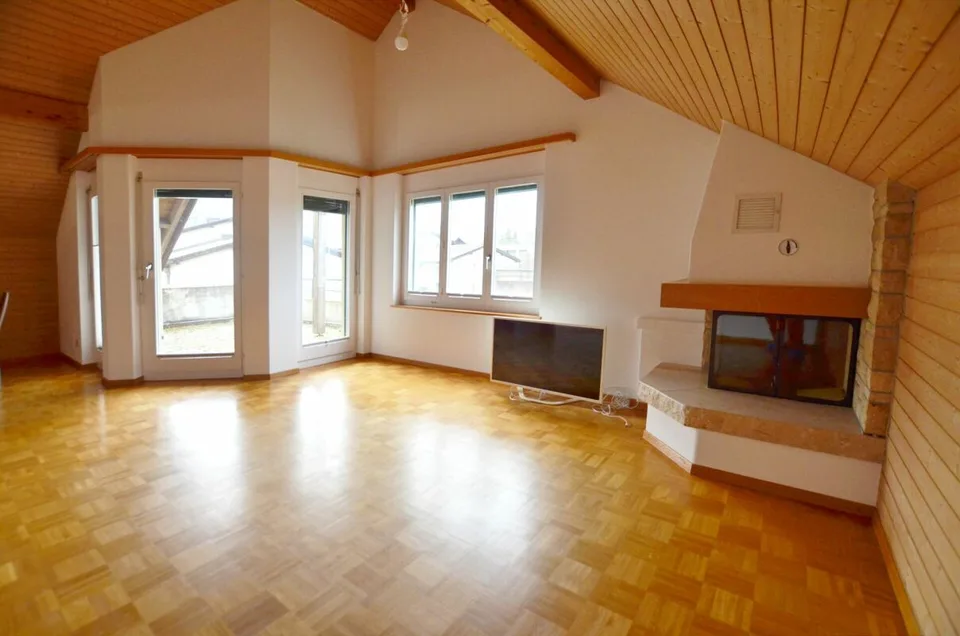 Appartamento in proprietà di 3 1/2 locali con 1 posto auto in parcheggio sotterraneo, concept di stanza confortevole per una vita accogliente