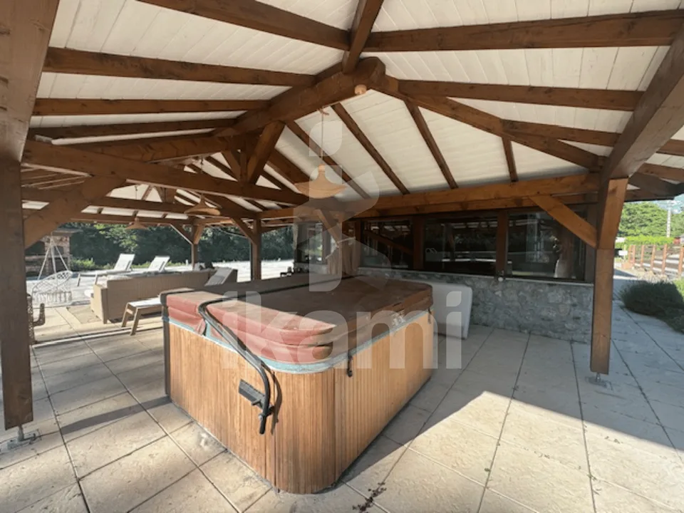 MAISON REIGNIER ESERY 133 M²