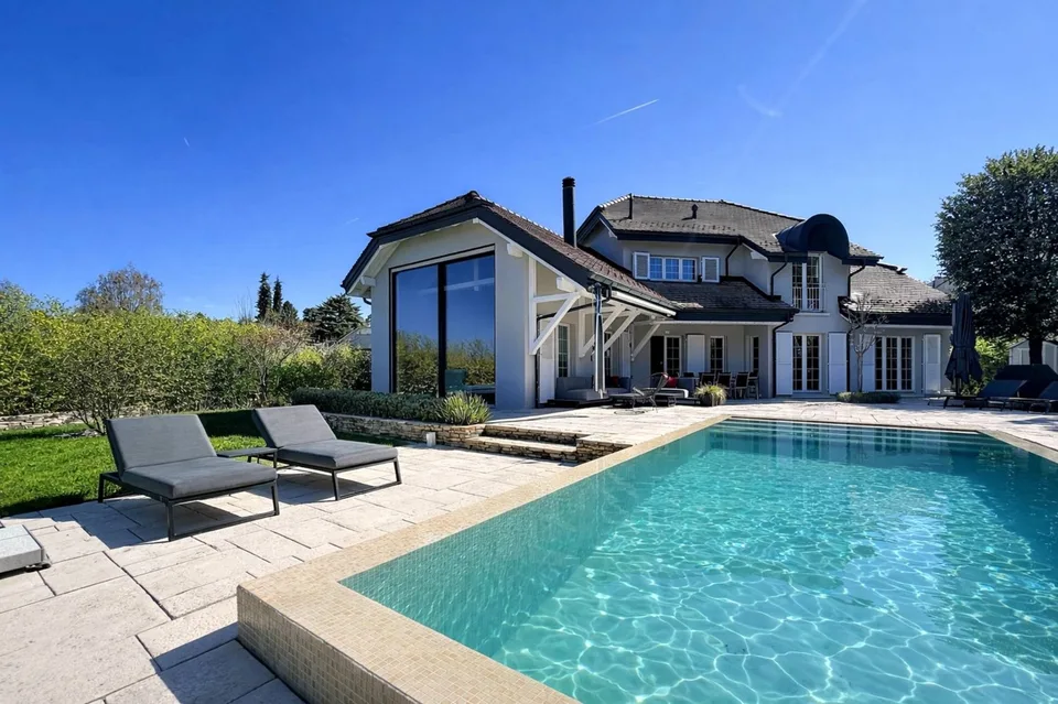 Villa d'exception avec piscine à débordement