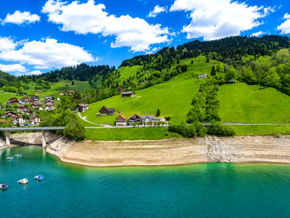 Traumhafte See- und Bergsicht