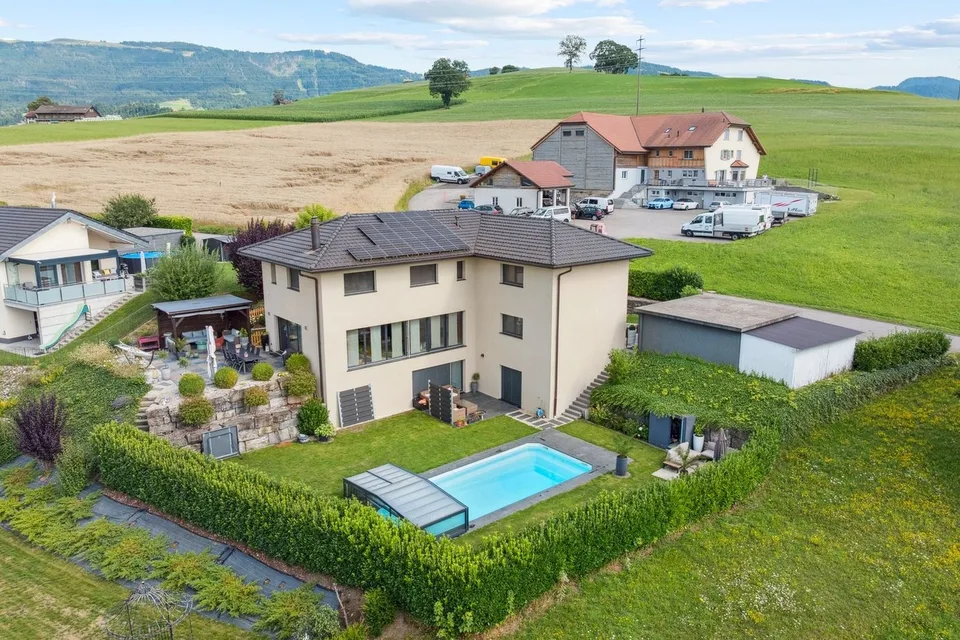 Familienvilla mit separater Wohnung