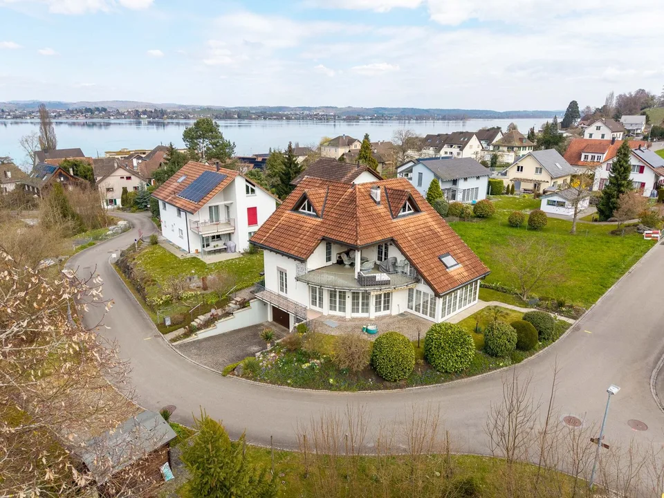 Einfamilienhaus mit Einliegerwohnung  charmant, ruhig und nahe am See