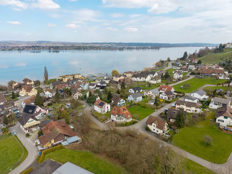 Casa unifamiliare con appartamento annesso, affascinante, tranquilla e vicina al lago