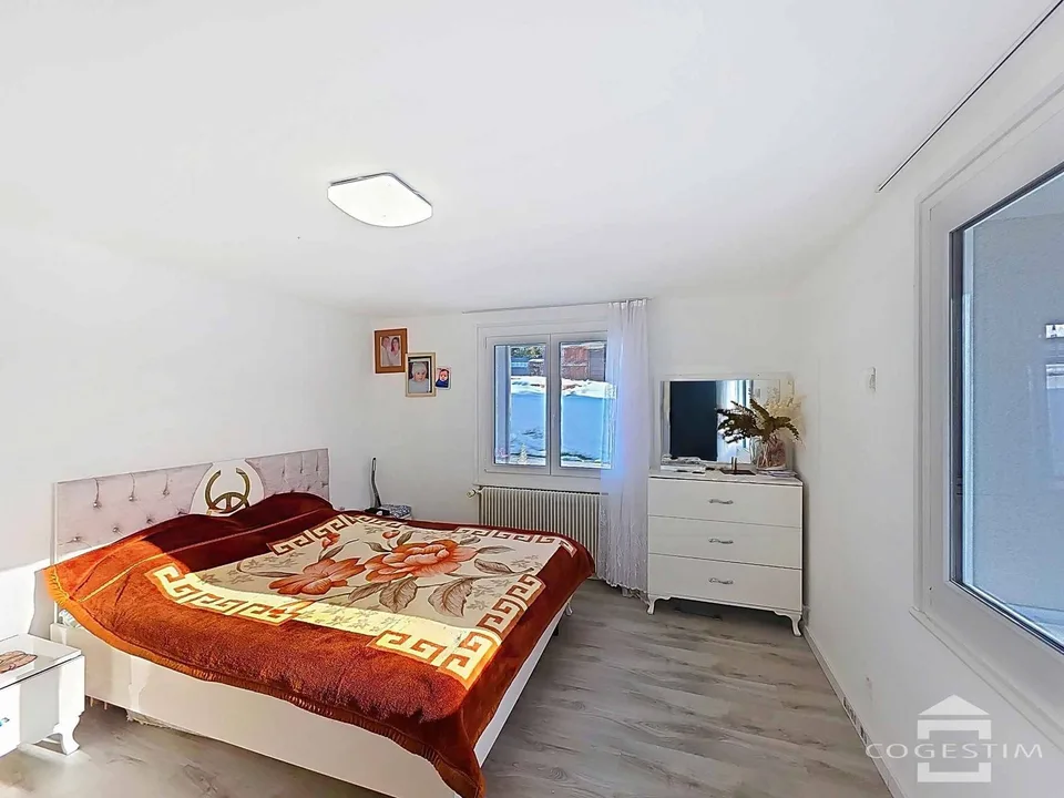 Einzelvilla mit umfangreichem Grundstück und freier Sicht renoviert – Foto 8 von 13
