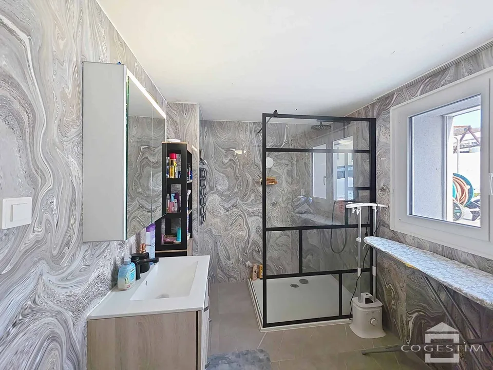 Einzelvilla mit umfangreichem Grundstück und freier Sicht renoviert – Foto 9 von 13