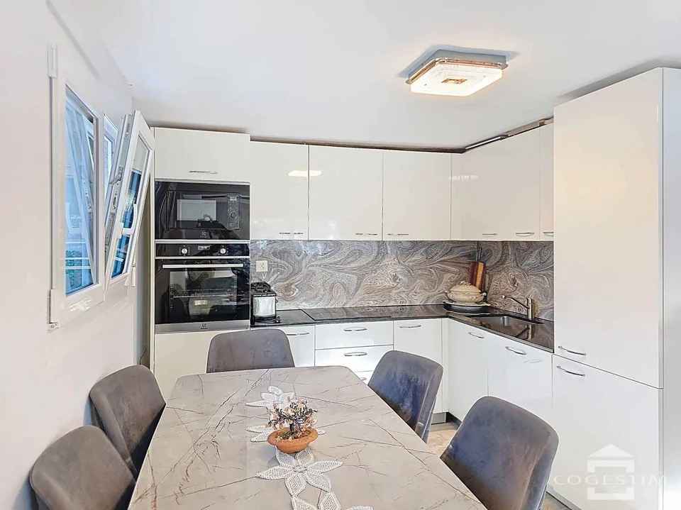 Einzelvilla mit umfangreichem Grundstück und freier Sicht renoviert – Foto 7 von 13