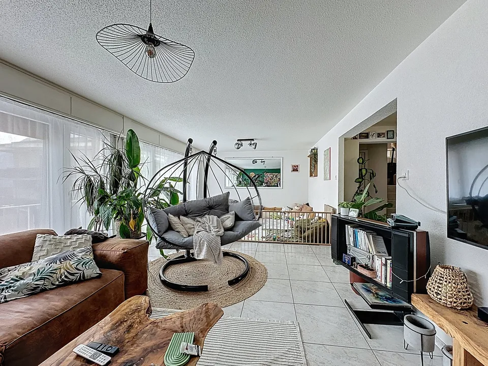 Großes Familienhaus mit unabhängiger Wohnung und Garage – Miège