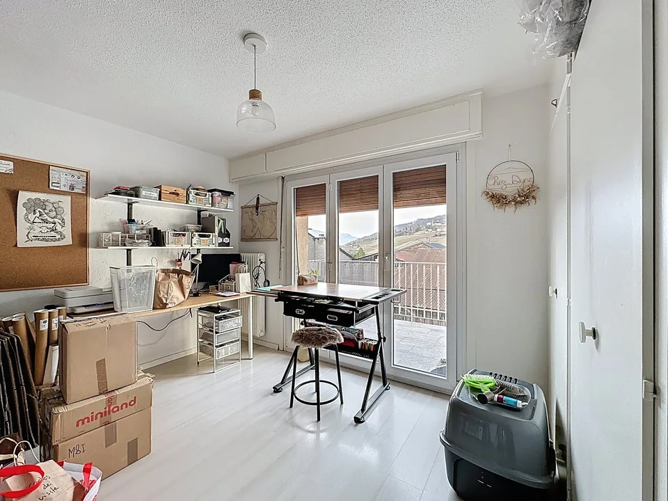 Großes Familienhaus mit unabhängiger Wohnung und Garage – Miège