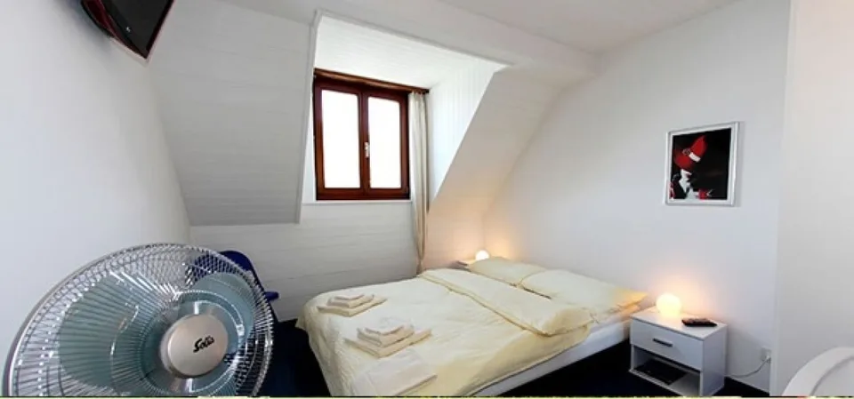 Albergo romantico al lago con spiaggia privata, ristorante e splendida vista