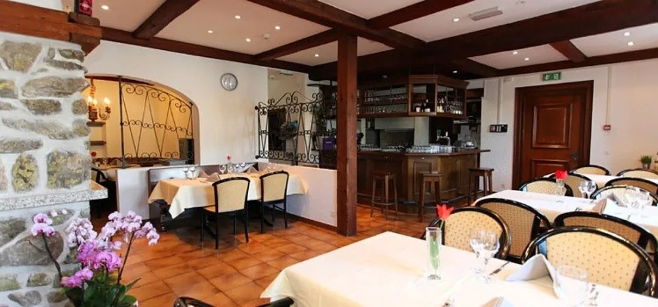 Albergo romantico al lago con spiaggia privata, ristorante e splendida vista