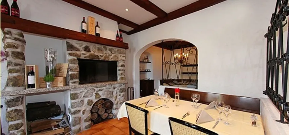 Albergo romantico al lago con spiaggia privata, ristorante e splendida vista
