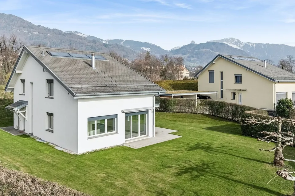 Family villa with 10 rooms - Standard equivalent Minergie