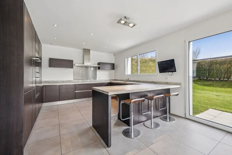 Family villa with 10 rooms - Standard equivalent Minergie