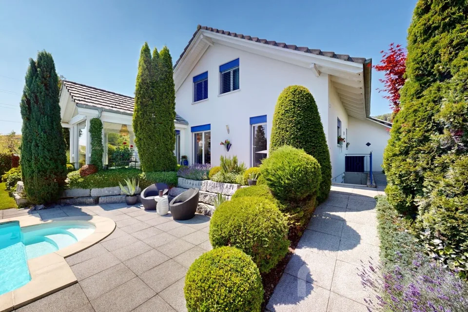 Stilvolles Zuhause mit unverbaubarer Aussicht und Pool – Foto 14 von 20