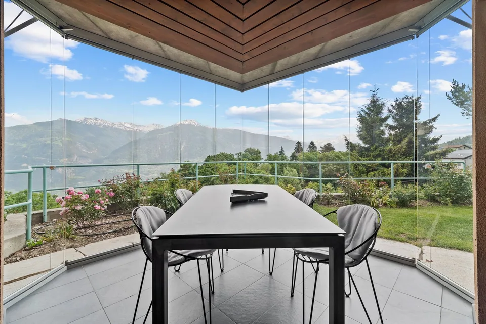 Luxus-Chalet mit Panoramablick in Lens