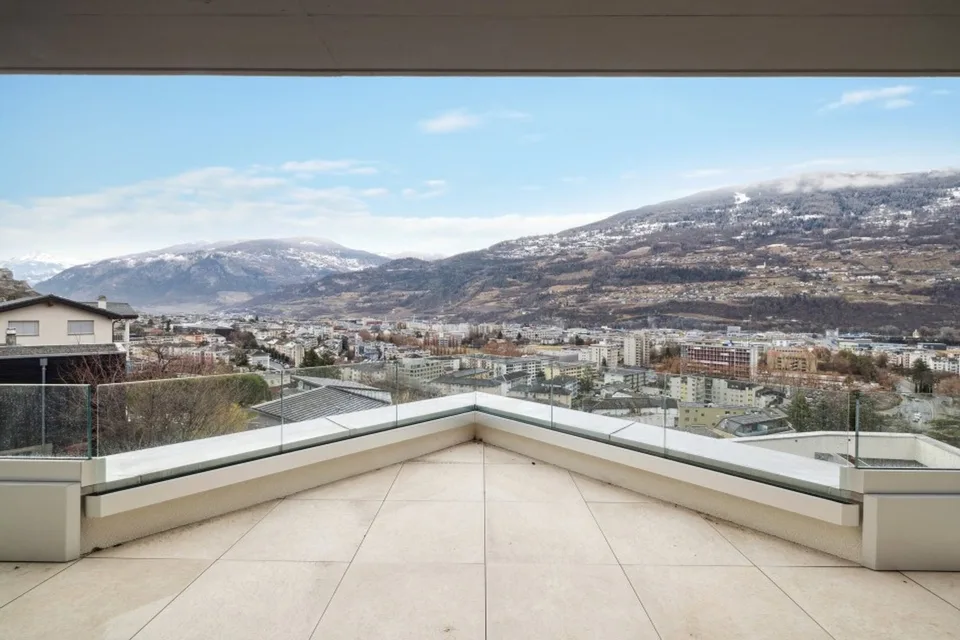 Exceptional attic with a view of the castles