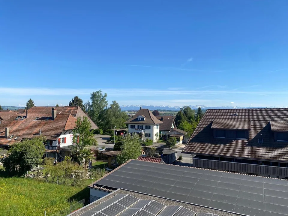 Oltre il 5% di rendita lorda – Appartamento duplex attraente con balcone a Müntschemier