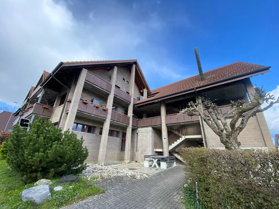 Über 5 % Bruttorendite – Attraktive Duplexwohnung mit Balkon in Müntschemier