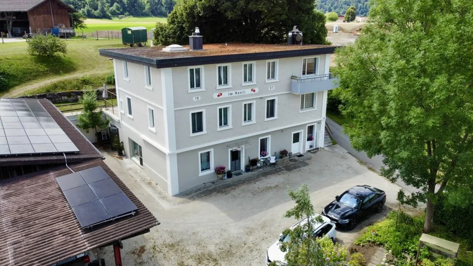 Platz für Familie, Tiere und Visionen! Vielseitiges Mehrfamilienhaus in Weiach