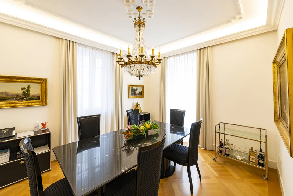 Elegante villa storica in centro città – Foto 8 von 13