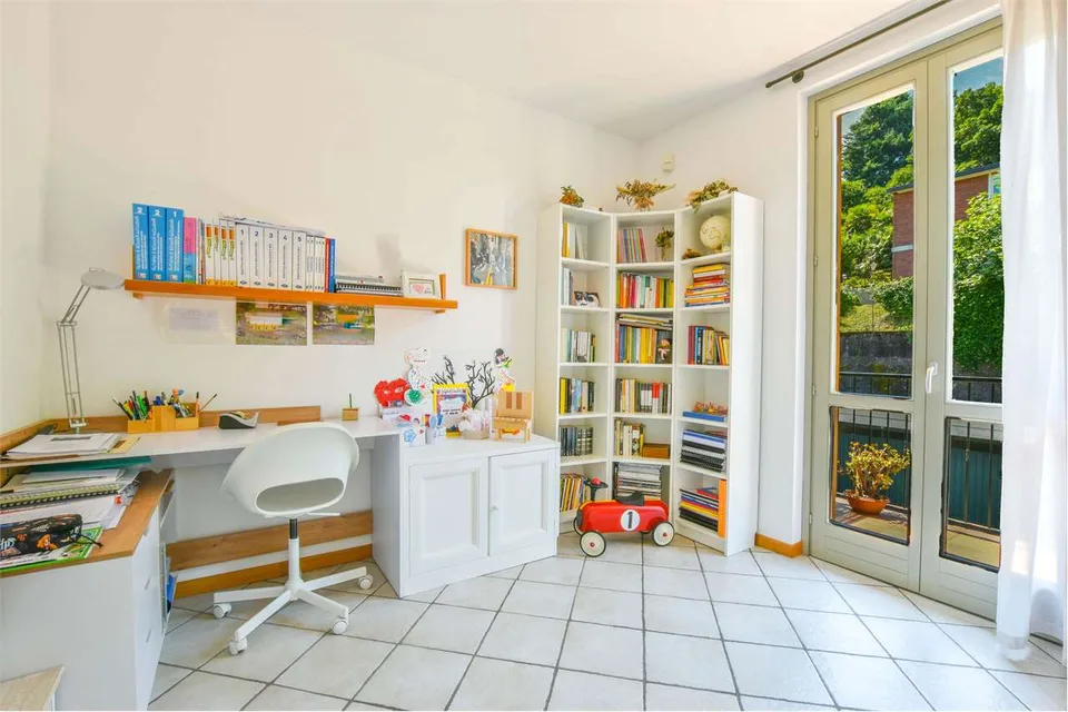 Appartamento su due piani in residence moderno, con vista sul Lago Mag – foto 9 di 13