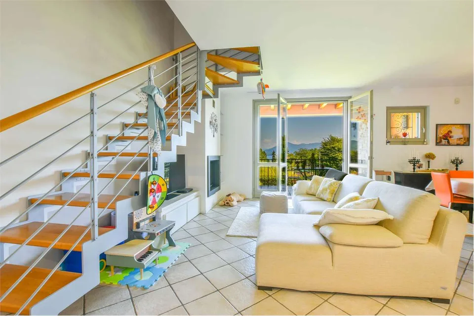 Appartamento su due piani in residence moderno, con vista sul Lago Mag – foto 6 di 13
