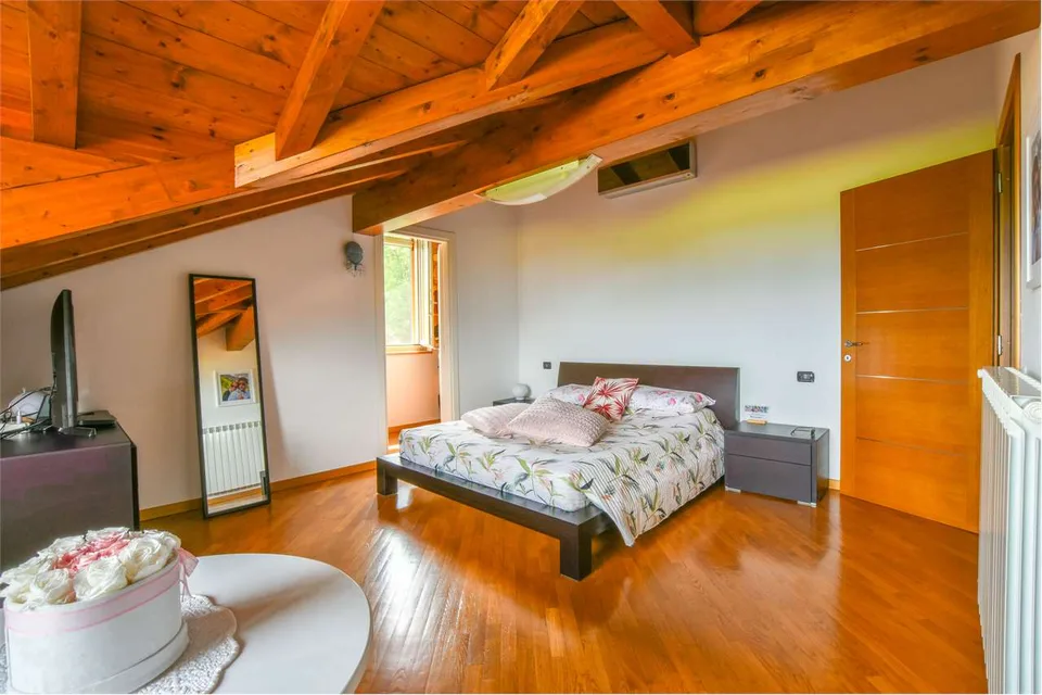 Appartamento su due piani in residence moderno, con vista sul Lago Mag – foto 11 di 13