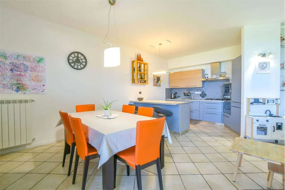 Appartamento su due piani in residence moderno, con vista sul Lago Mag – foto 8 di 13