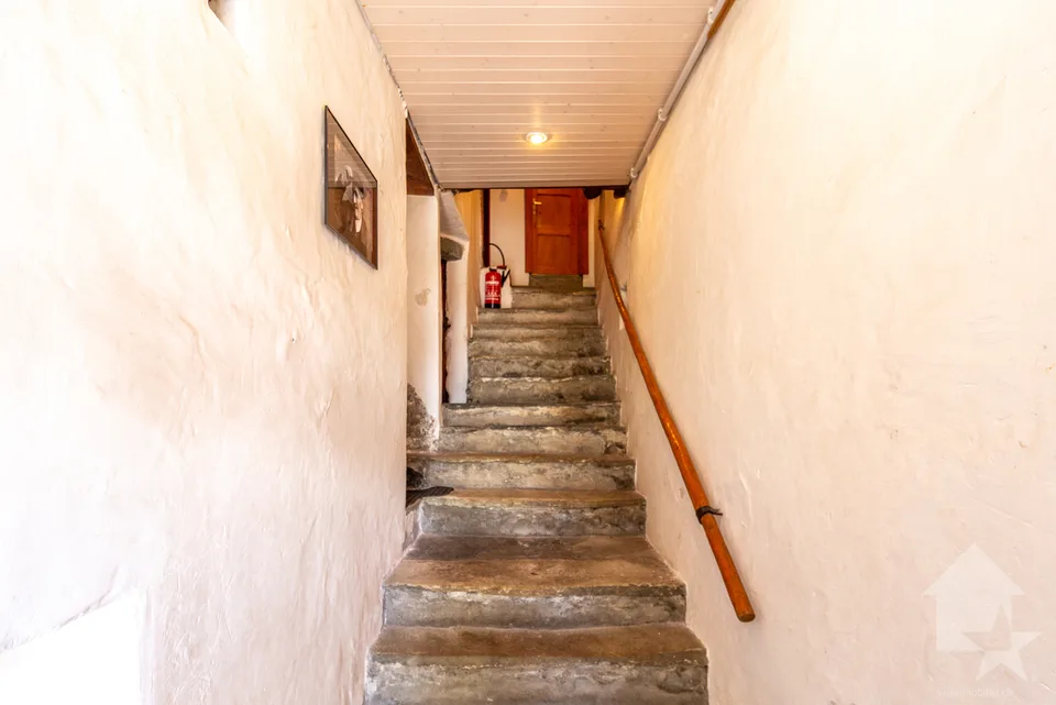 Echtes Dorfhaus aus dem 18. Jahrhundert mit Außenflächen