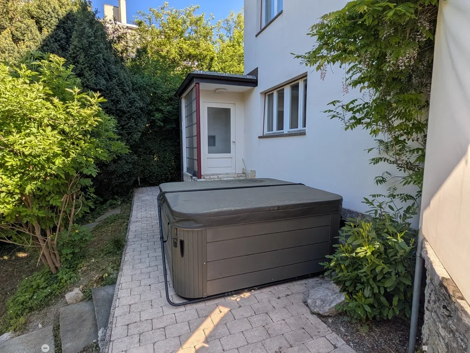 Charmantes Einfamilienhaus in Biel mit grossem Garten, Sauna und Whirlpool