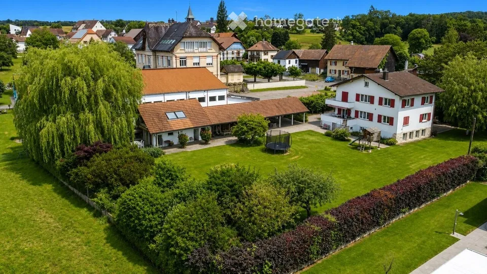 Casa con due alloggi e grande parcelle e padiglione