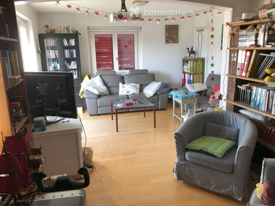 Casa con due alloggi e grande parcelle e padiglione