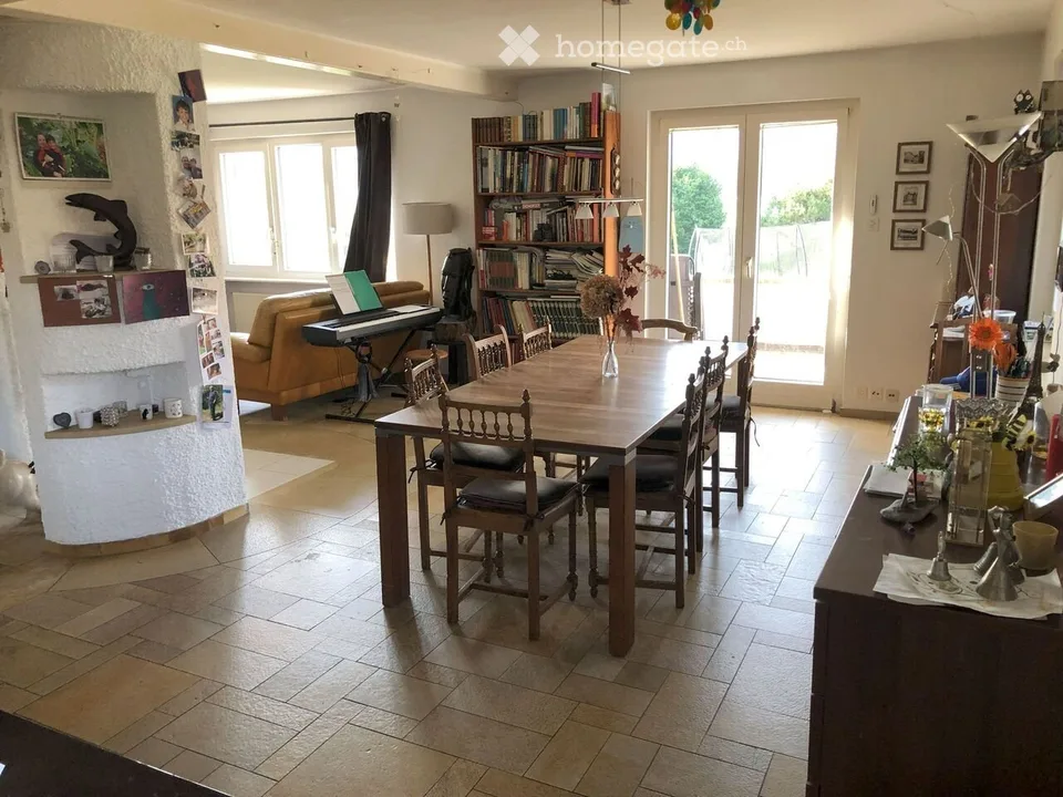 Casa con due alloggi e grande parcelle e padiglione