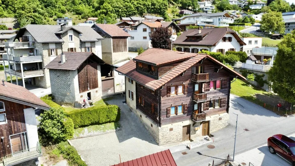 Haus im Dorf mit 7 Zimmern in Savièse