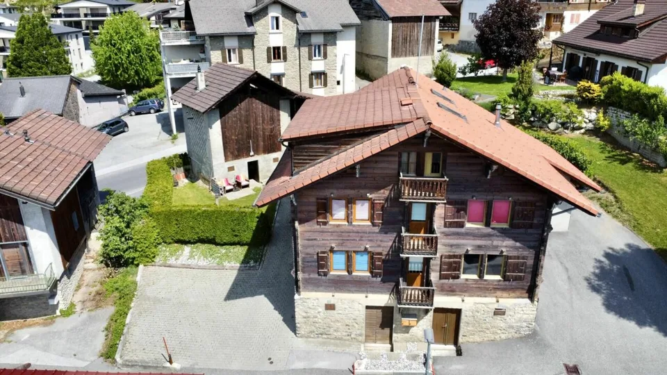 Haus im Dorf mit 7 Zimmern in Savièse