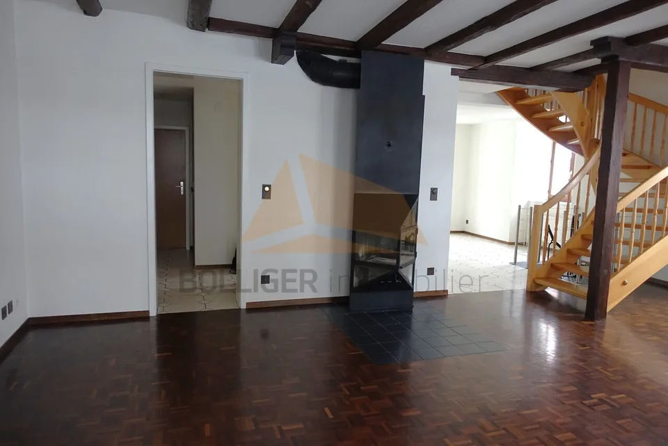GRANDE APPARTAMENTO DUPLEX DI 6 LOCALI CON CARPORT IN VENDITA