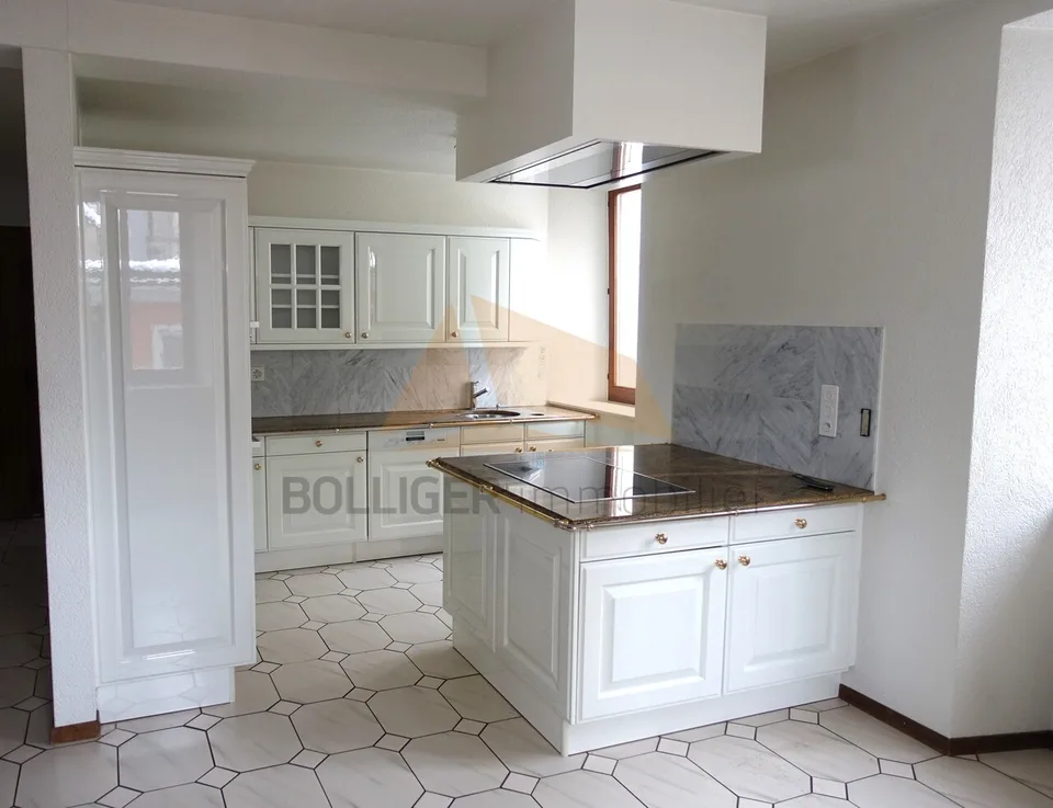 GRANDE APPARTAMENTO DUPLEX DI 6 LOCALI CON CARPORT IN VENDITA