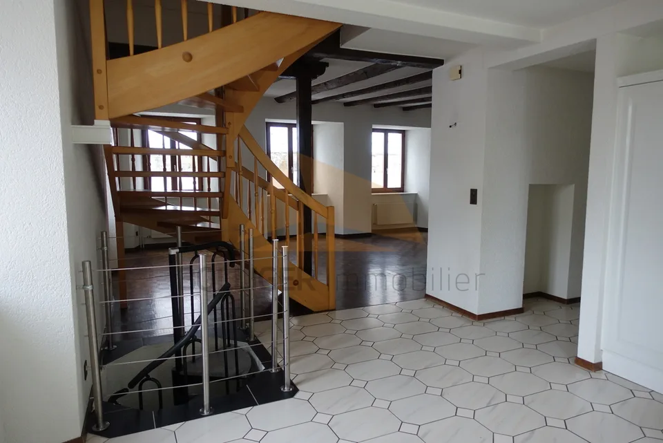 GRANDE APPARTAMENTO DUPLEX DI 6 LOCALI CON CARPORT IN VENDITA