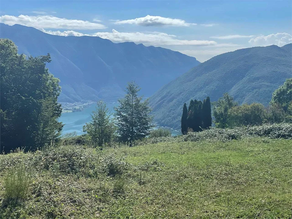 Terreno edificabile con vista lago a Carona