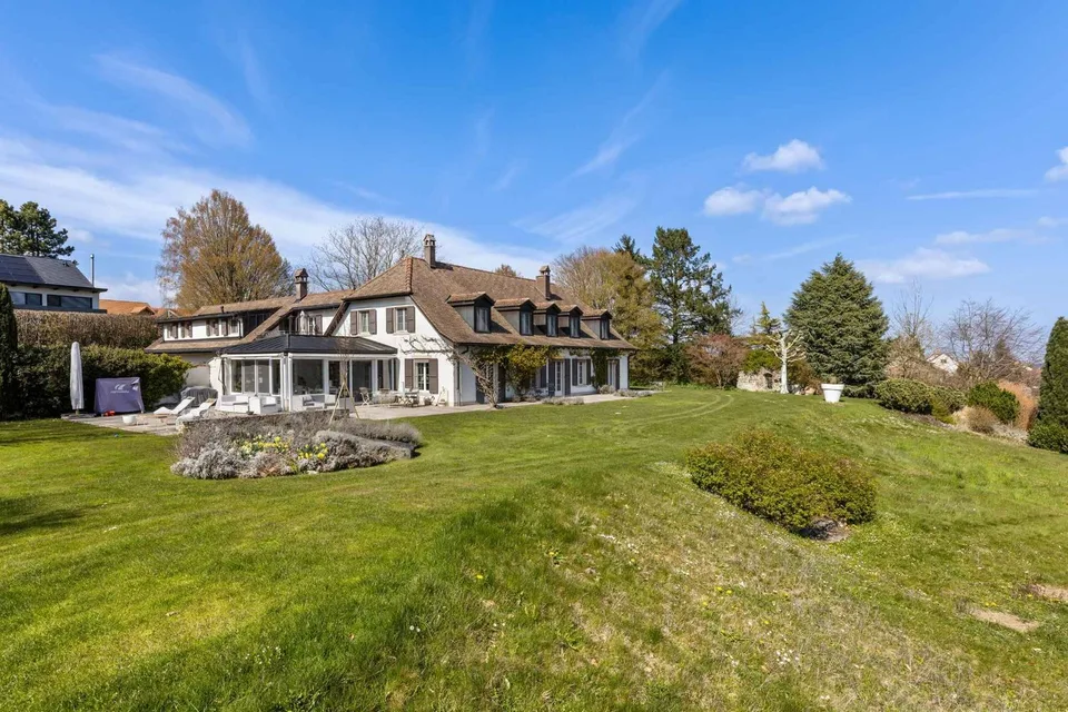 Exceptional property with dominant view of Lake Geneva