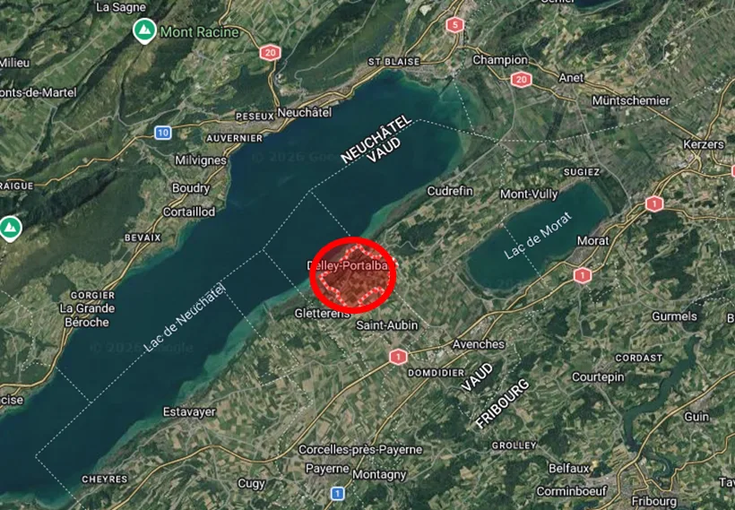 Angrenzende Villen in PPE am Seeufer!