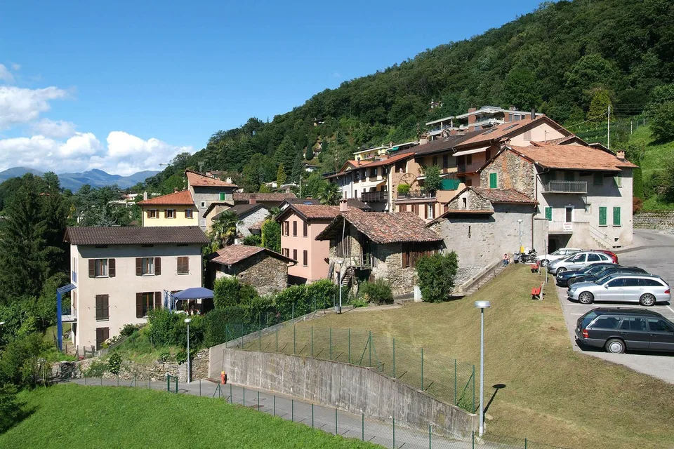 Montagnola Arasio vista lago