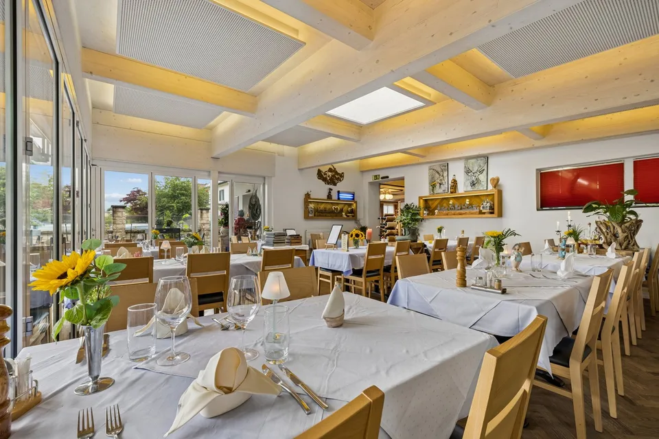 Propriété gastronomique traditionnelle avec espace de vie et grand potentiel