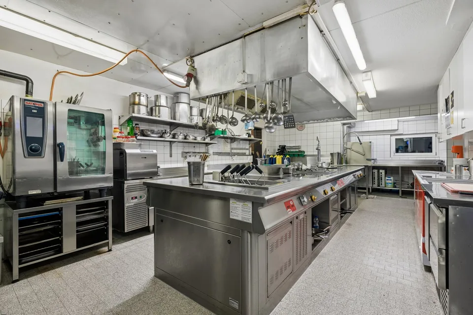 Traditional gastronomy property with living space and great potential – photo 13 of 19