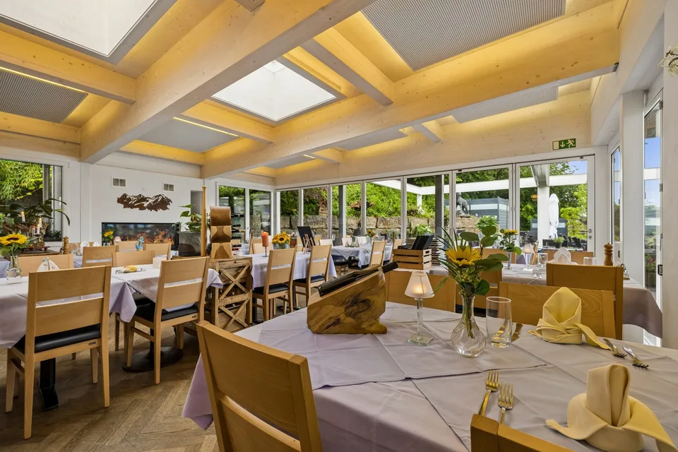Propriété gastronomique traditionnelle avec espace de vie et grand potentiel